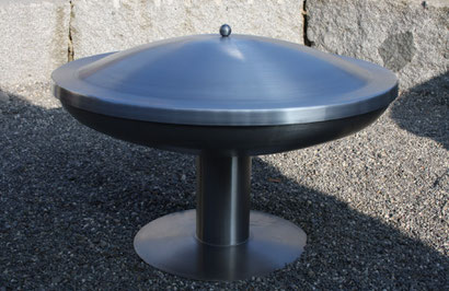 Edelstahl-Feuerschale Form Klöpperboden Ø800mm mit Fussplatte und Aluminiumdeckel