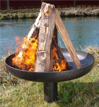 Feuerschale Form Klöpperboden Ø800mm aus Stahl roh, mit Bodenrohr