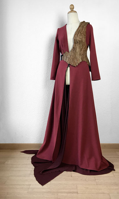 image: nina luca, ninaluca, costume designe, costume designer, cosplayer, swiss cosplayer, schweizer cosplayer, wood corset, elven cosplay, swiss designer, swiss fashion design