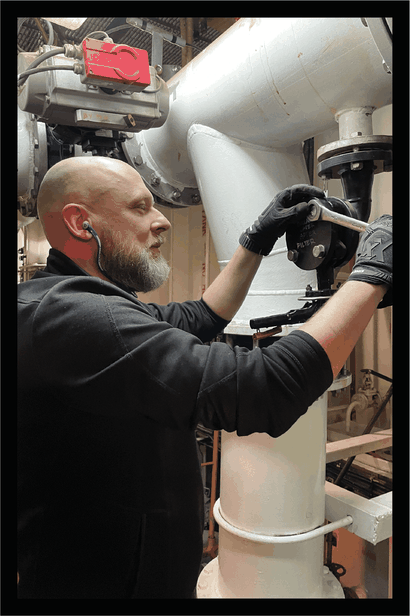 Erik from Ankron prepares the sampling valve for commissioning testing of ballast water