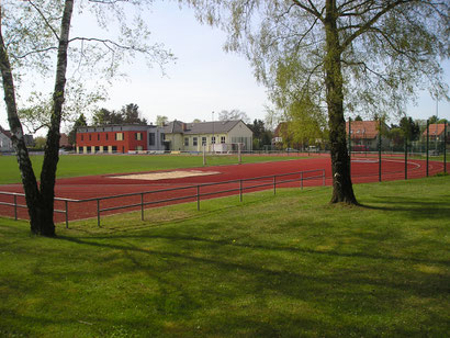 Gemeindezentrum Schönow mit Sportplatz