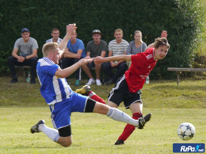 Als Konstante in der Defensive glänzt zur Zeit Johannes „Joe“ Maier (links im Bild)