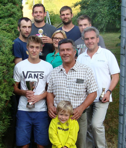 Ganz vorne: Severin Bogner; vorne Stehend Kilian Bogner; Ralf Königsbrügge; Alfred Hiermer (vl.); Mitte Stehend Enrico Stiller, Elli Hartmann; Michael Bogner (v.l)