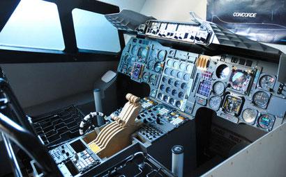 Concorde Cockpit Simulator – Detailansicht Instrumente und Mittelkonsole