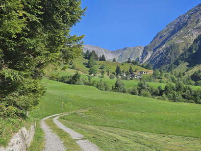 Aufstieg von Campo Blenio zur Pian Geirett.