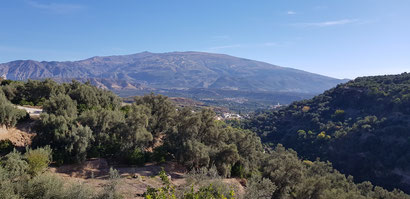 Valle de Lecrín vor Sierra Nevada.