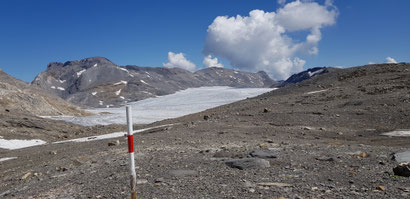 Plaine-Morte-Gletscher mit Wildstrubel (links).