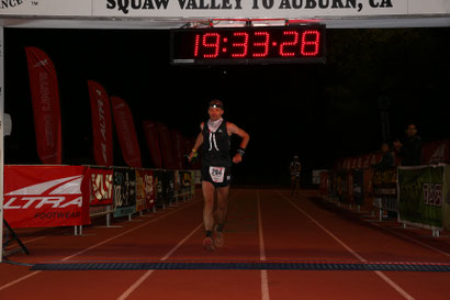 Markus Meinke beim Zieleinlauf des Western States 100