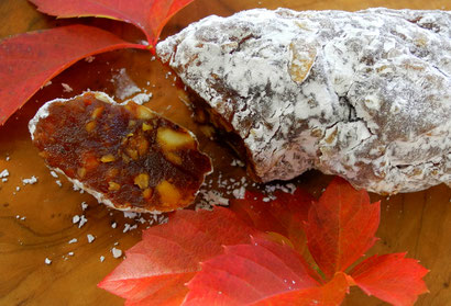 Fruchtsalami aus Traubenmost und Nüssen