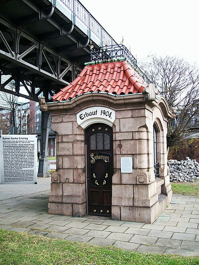 Historoisches Sielhäuschen am Baumwall