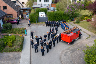 Spielmannszug, Familie und Kameraden nehmen Gerd in Empfang