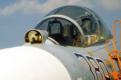 Sensore IRST di un Su-27 "Flanker"