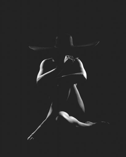 sessiekosten van boudoir door lea, inbegrepen is locatie / sessie van 2 uur / professionele begeleiding bij poseren / professionele nabewerkeing / reveal