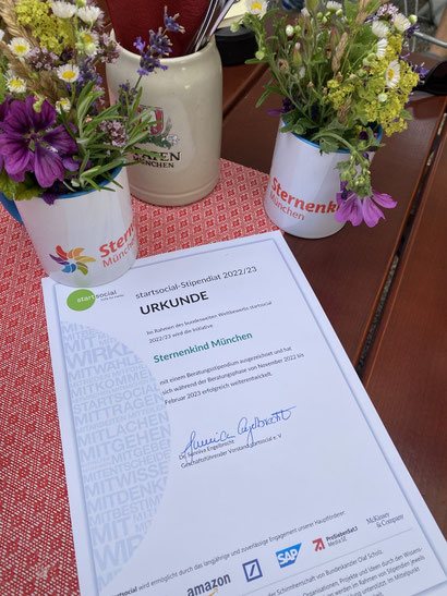 Urkunde des Startsocial Stipendiums 2022/23