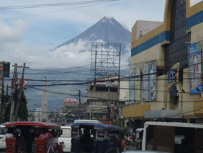 A stunning volcano in Legazpi in the Philippines - Dante Harker