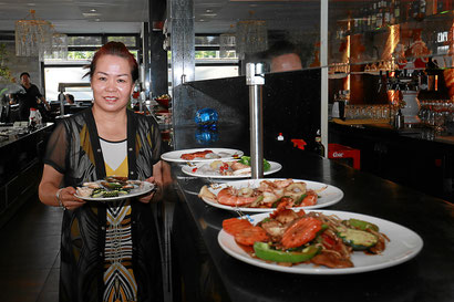 Teppanyaki Gerichte Bedienung im China Restaurant Ginza