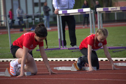 Ruhe vor dem Start: Joelina Ecer und Ella Dobriczikowski