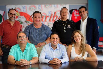 Dr. Trabanco a la sentado a la izquierda anunciö los pormenores de la próxima temporada de la LVSM / Foto por Luis D, Sanchez