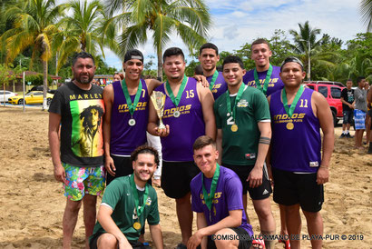 Los Indios vencieron a los Hamaqueros y Espartanos para adjudicarse el primer lugar / foto por Comisión de Balonmano de Playa