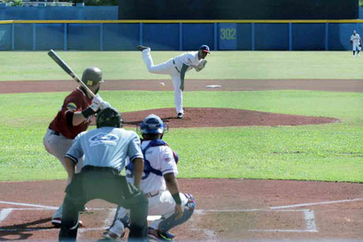 El no-hitter combinado para Manatí fue roto por Michael Gettys quien en la séptima entrada la sacó hacia el jardín central marcando la única carrera para la tribu. / Foto suministrada por Elvin J. Feliciano