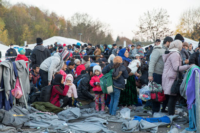 Flüchtlinge in Spielfeld © Michael Schnabl