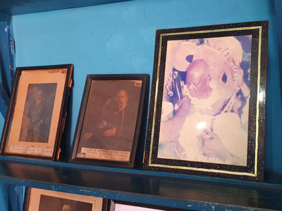 Foto des Goldenen Stuhls im Armed Forces Museum.