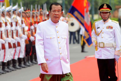 © Fournis par AFP Le Premier ministre Hun Sen arrive à la cérémonie d'ouverture du nouveau parlement cambodgien le mercredi 5 septembre 2018 à Phnom Penh. Hun Sen a été renconduit à son poste jeudi 6 septembre.