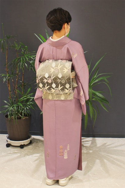 うしろ姿 帯の様子