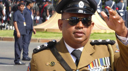 Bild: Hochdekorierter Soldat bei der Unabhängigkeitsdemonstration in Colombo