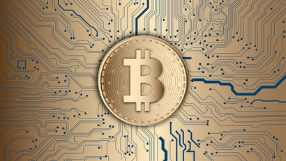 Auf dem Bild ist das Bitcoin Symbol auf einem Coin zu sehen