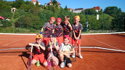 Foto: Roland Sager-TCA  / v.l. kniend: Philipp Plattner, Lea Otto, Sebastian Stadler /  v.l. stehend: Felix Emmer, Daniel Braun, Jonas Sager, Marcus Forster 