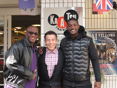 Justin Gatlin z trenerem Dennisem Mitchellem przy dr. Sato