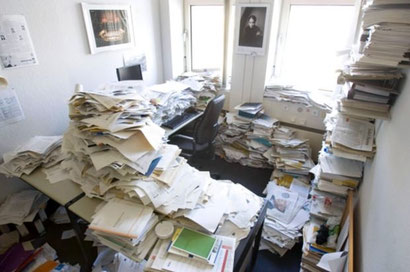 Manche Menschen sammeln Bücher, Zeitschriften, Zeitungsartikel, Notizen, ... und verlieren so den Überblick.