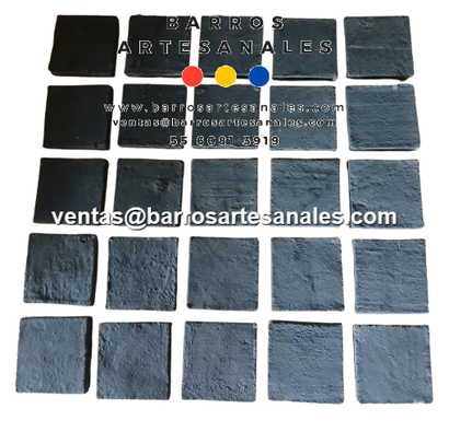 <img src="img/Detalle de textura natural de la loseta de barro negro artesanal hecha a mano..jpg" alt="Detalle de textura natural de la loseta de barro negro artesanal hecha a mano">