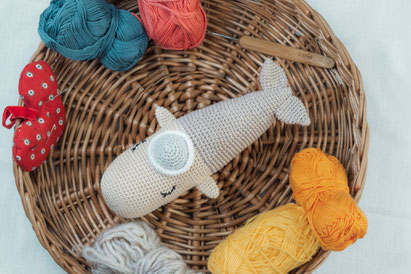 kinderladen baby shoplocal kinderkids mama babyladen geschenkideen amigurumi graz deco kreativ spielen Geburtstag Geburt bunt Kindheit atelier Ölgemälde handmade Häkeln Stricken Handwerk Garn InterieurSpielzeug Geschenkefüralle handgestrickt babygeschenk