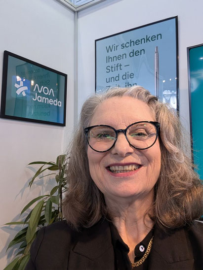 Event-Kalligraphin Schrift und Kunst am Messestand in Stuttgart