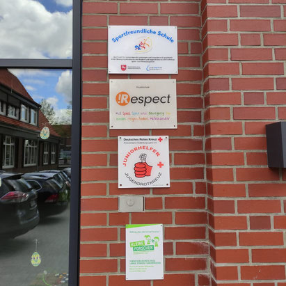 Die Grundschule Lange Straße in GAnderkesee war die erste Schule mit dem neuen !Respect-Schild.