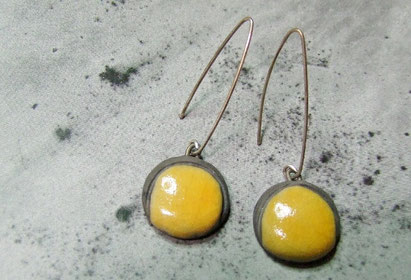 boucles d'oreilles céramique raku noire et jaune