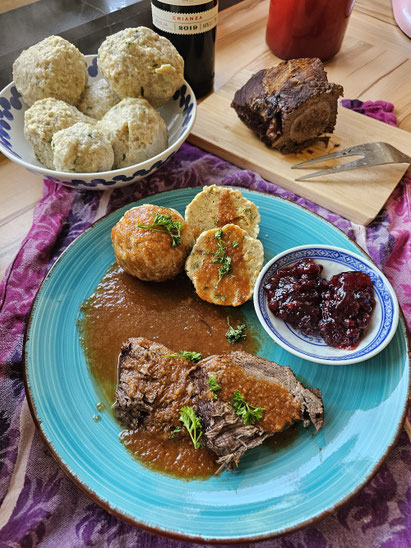 Sauerbraten mit Semmelknödel