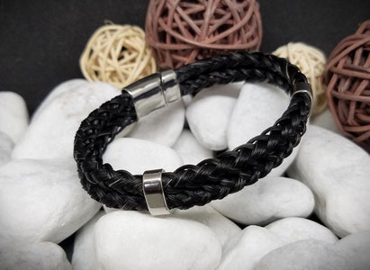 Doppeltes Pferdehaar Armband aus zwei rund geflochtenen Stücken aus je 8 Strängen mit zwei Verbindern aus Edelstahl - 69 €