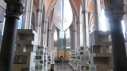 Grabeskirche mit alten Fenstern