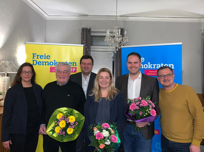 v. l.: Dagmar Richter (Listenplatz 4), Udo Schmidt (Listenplatz 1), Mathias Richter (Kreisvorsitzender der Freien Demokraten), Marlies Greve (Listenplatz 2), Robin Pötter (Listenplatz 3), Christoph Drozda (Listenplatz 5)