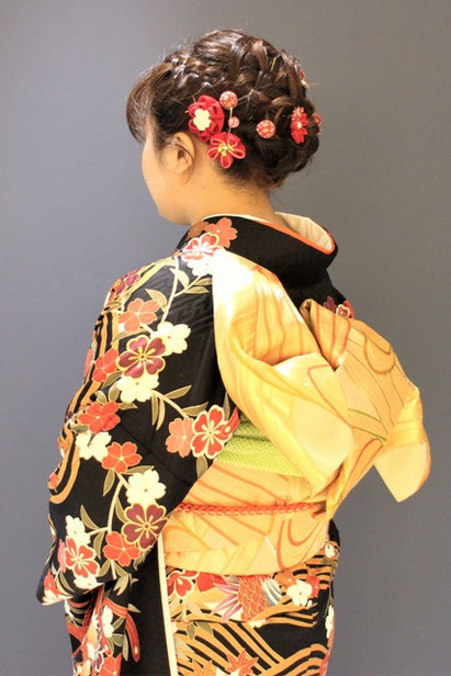 成人式のヘアセット　今年は編み込みのご希望が多いようです　おめでとうございます　ありがとうございました