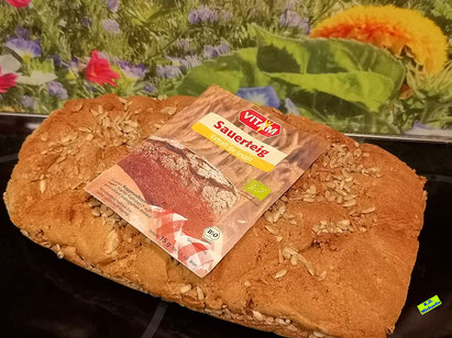 Dinkel-Dreams 6: Selbstgebackenes Bio-Roggen-Sauerteig-Brot mit gereiftem und anschließend getrocknetem Bio-Sauerteig aus Roggen. Bild K.D. Michaelis