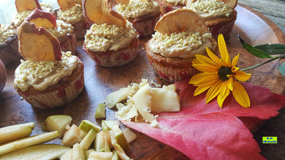Rezeptvorschau selbstgebackene Apfel-Marzipan-Cupcakes mit Honig-Zimt-Creme aus Dinkel-Dreams 3 von K.D. Michaelis
