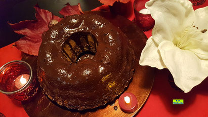 Rezeptvorschau: Selbstgebackener Marmorkuchen mit Schokoladenglasur nach einem Backrezept aus Dinkel-Dreams 1 und Dinkel-Dreams 4 von K.D. Michaelis