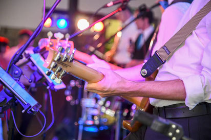 Buntgemische Tanzmusik der Liveband
