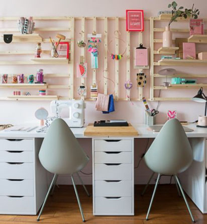 DIY de cette réalisation complète à retrouver sur:https://www.maisoncreative.com/diy/mobilier/organiser-son-bureau-creer-un-rangement-mural-modulable-9089