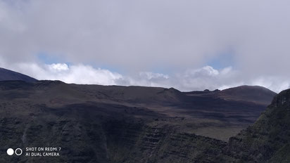 Ile de la Réunion: Vu sur la Plaine des Sable avec le cratère Chisny au volcan actif Piton de la Fournaise
