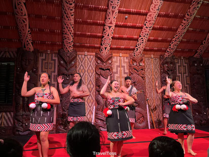 Maori show Waitangi